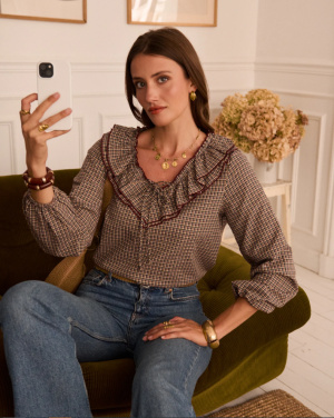 Blouse lavalliere carry