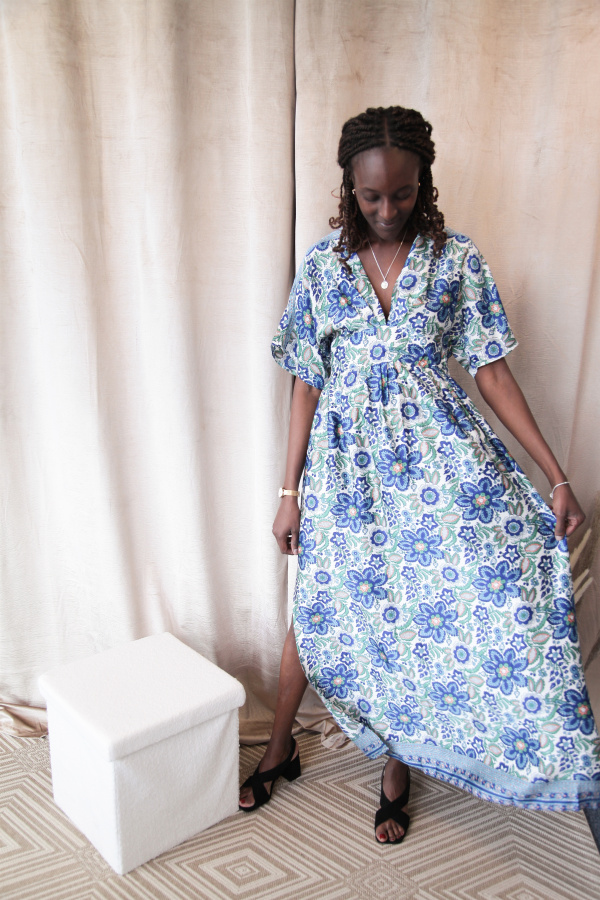Marks and Spencer Robe moulante bleue à fleurs M doublée midi