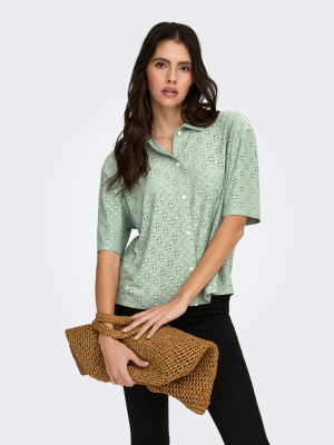 Chemise manches courtes...