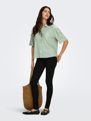 Chemise manches courtes...