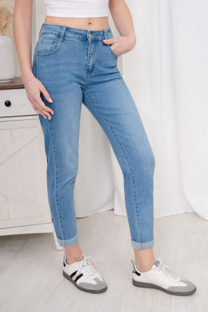 Jeans mom style