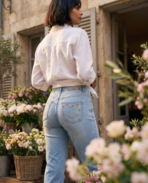 Jeans coeur brode