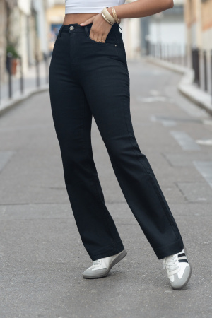Pantalon lives large