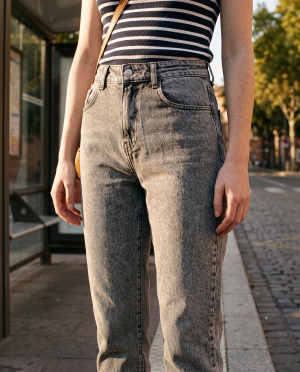 Jeans lives mom