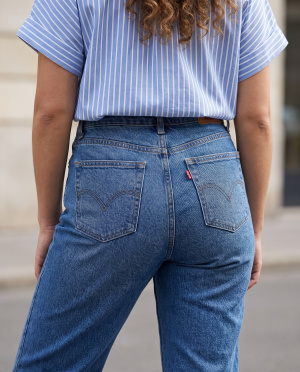 Jeans lives mom